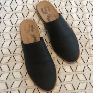 NEW black soft leather Sorel slides